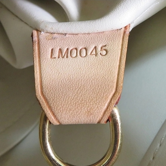 AUTHENTIC Louis Vuitton Vernis - Picture 6 of 15